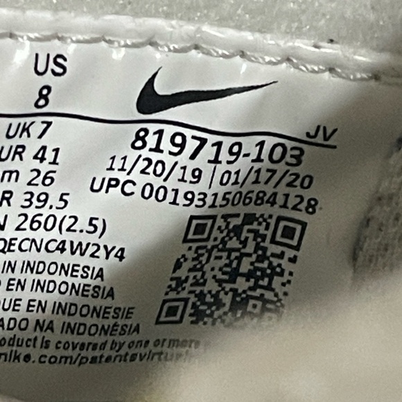 Nike Cortez Forrest Gump
Basic White‎ Varsity Red
819719-103 - Size 8 - Picture 10 of 13